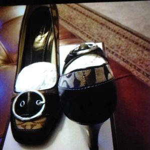 Coach pumps